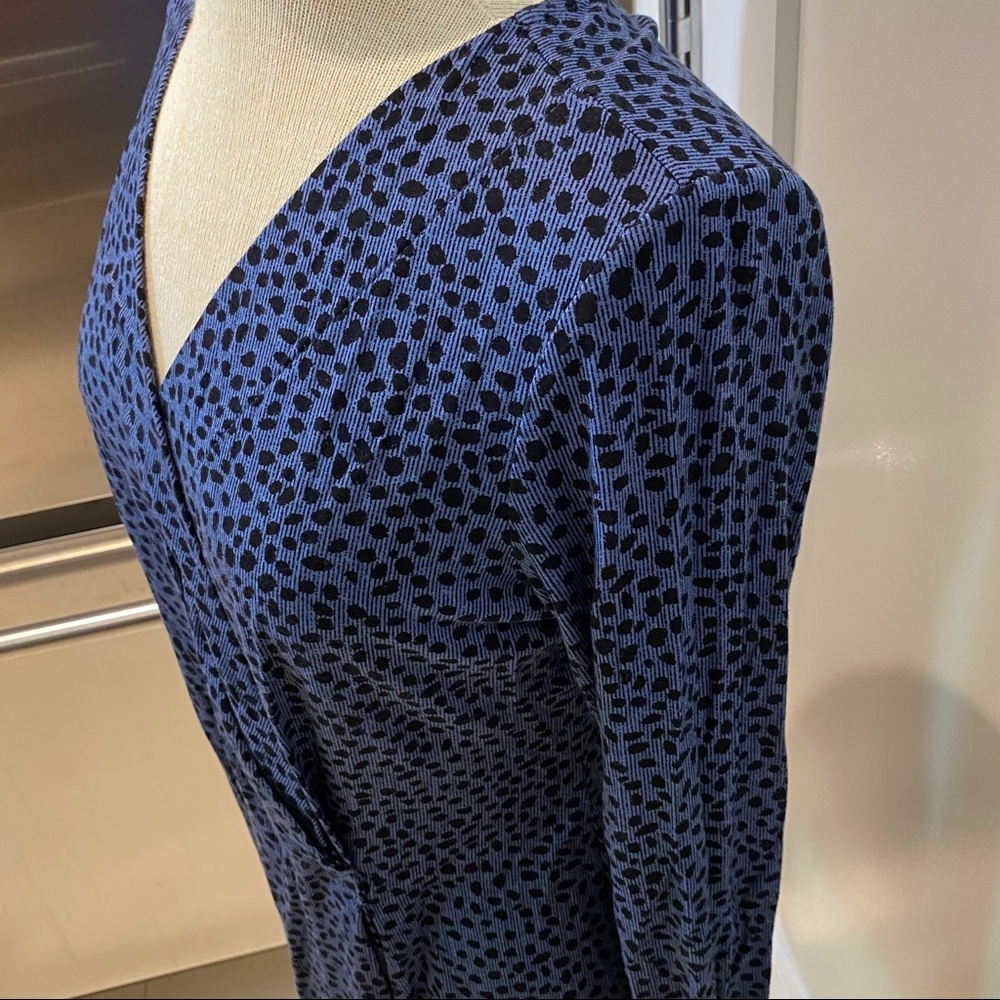 Lisa Rinna V-Neck Pleat Longsleeve Top - Picture 10 of 13